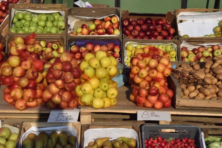 Owoce i warzywa na giełdzie w Sandomierzu. Co można było kupić w sobotę 30 kwietnia? Zobacz zdjęcia