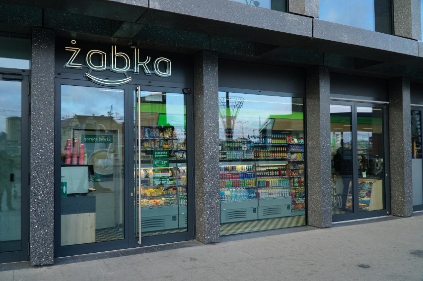 Sklepy skracają godziny pracy - Żabka, Lidl, Central - sprawdź, jak działają