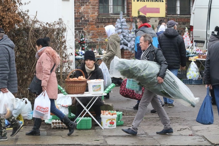 Targ na Świebodzkim. Obraz nędzy i rozpaczy. To ma być europejska metropolia?