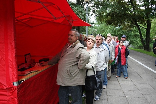 Moneta &#8222;Slupsk" rozpoczyna nowy cykl kolekcjonerski &#8222;Miasta Hanzeatyckie" upamietniający najwazniejsze miasta Europy Pól nocnej skupione w okresie średniowiecza i początku ery nowozytnej w Związku Miast Handlowych Hanzy. Kolejne emisje bedą po świecone m.in. miastom: Szczecin, Ryga, Tallin, Rostock, Lubeka i Nowogród Wielki.