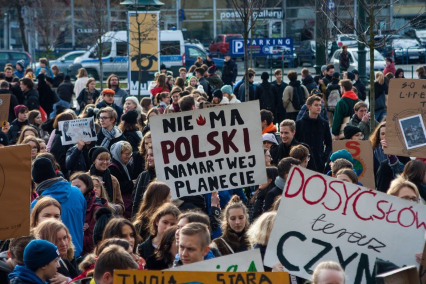 Wielki strajk klimatyczny. Młodzież tłumnie wyszła na ulice Krakowa