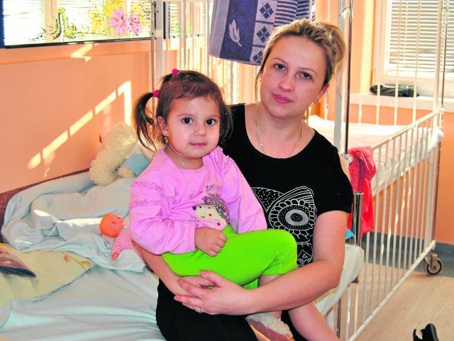 Agnieszka Berny przebywa od niedzieli z dwuletnią córeczką Vanessą w chrzanowskim szpitalu. Leczenie może potrwać co najmniej tydzień. Matka cieszy się, że zaoszczędzi około 80 złotych