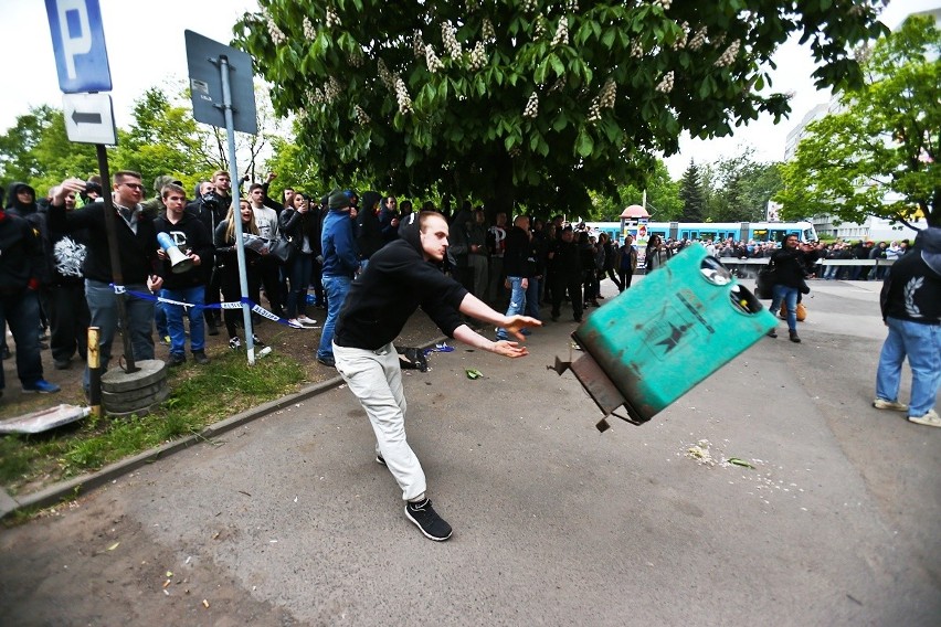 Protest przed komisariatem na Trzemeskiej we wtorek...