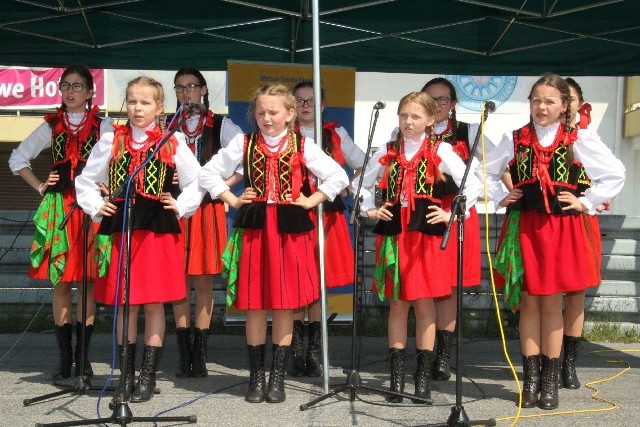 Atrakcją prezentacji był występ Zespołu  „Małe Bielinianki”, który ma na swoim koncie liczne osiągnięcia.