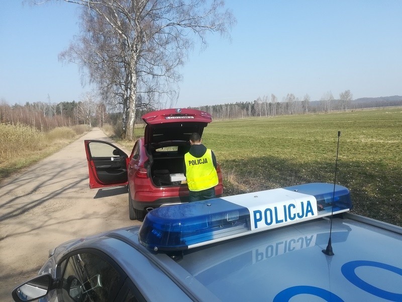 Policjanci odzyskali skradzione auto o wartości 160 tys. zł. Zatrzymano dwóch sprawców po pościgu