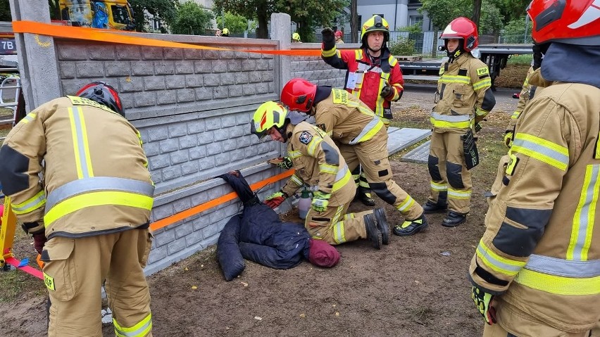 Trzystu wspaniałych ćwiczyło w sobotę jak ratować ludzi.