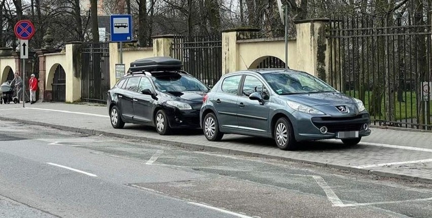 Ulica Jana Pawła II - parkowanie w miejscu wyznaczonym przez...