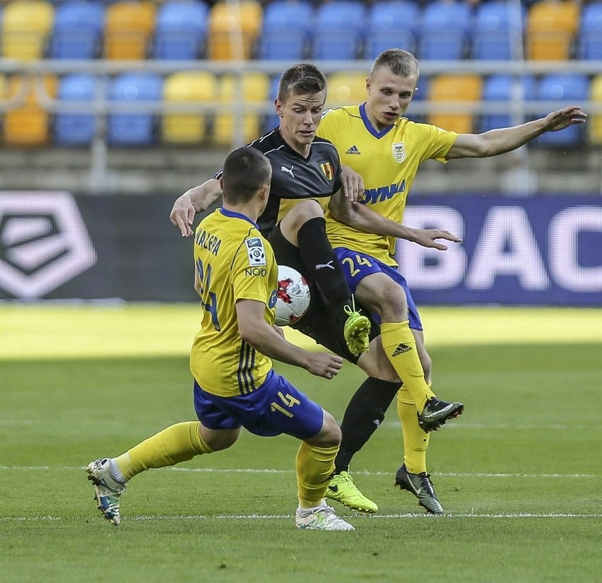 Arka Gdynia - Korona Kielce: Żółto-niebiescy powstali z kolan