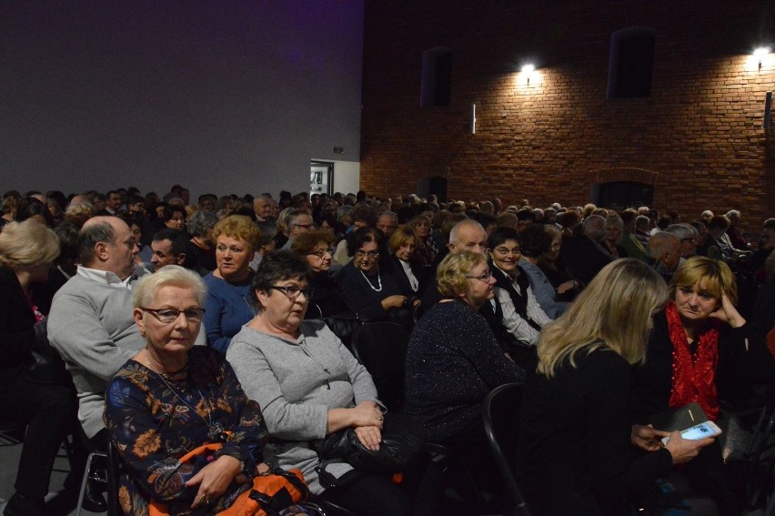 Opera i operetka w Ostrowieckim Browarze Kultury. Koncert Noworoczny poprowadził Kazimierz Kowalski [ZDJĘCIA, WIDEO]