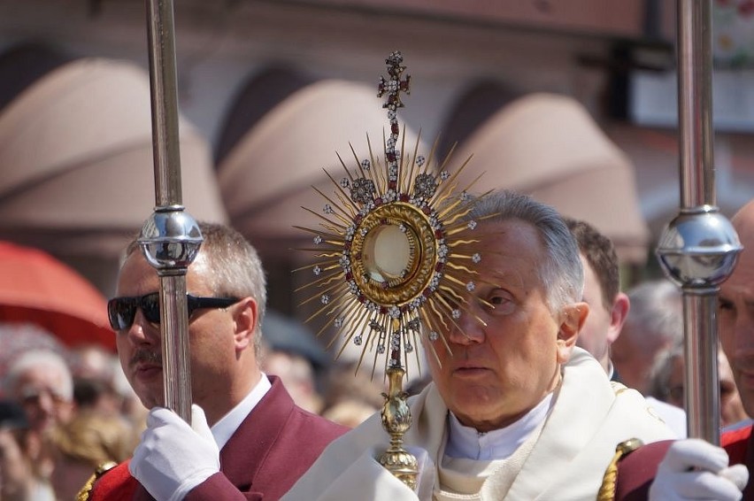 Boże Ciało to publiczne wyznanie wiary katolików. Dziś przez...