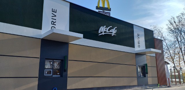 15.11 2020. McDonald's w Andrychowie przy skrzyżowaniu ulic: Krakowska i Biała Droga jest już prawie gotowy