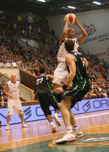 Czarni Slupsk przegrali z Turowem Zgorzelec 64: 68.