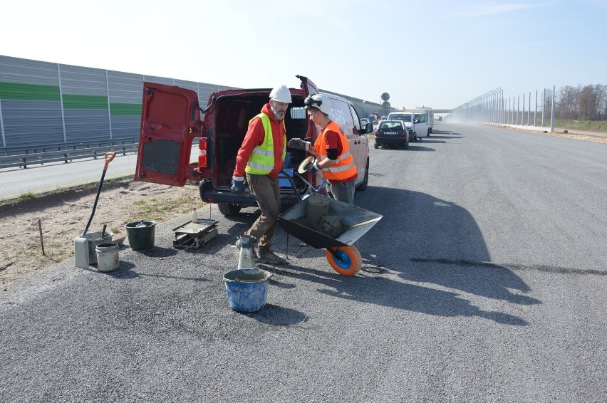 Do ułożenia zostało ok. 21 kilometrów betonowej jezdni...