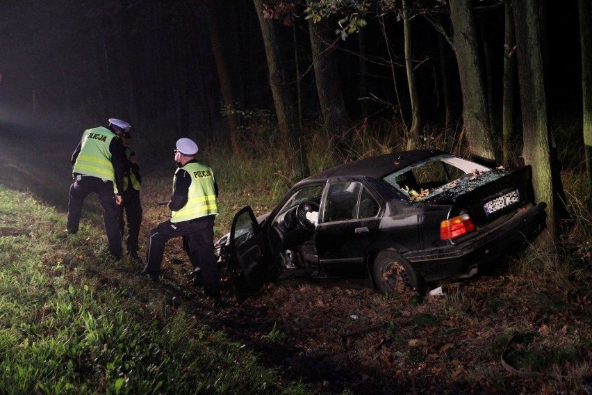 Wypadek pod Dąbrową. 34-latka trafiła do szpitala