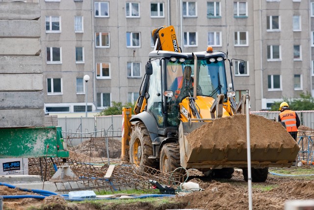 Praca na budowie w Polsce to dla wielu obywateli Ukrainy szansa na wyższe niż w ojczyźnie zarobki.