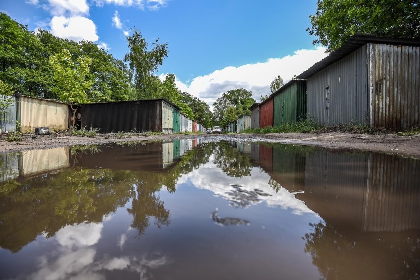 Gdańsk. Garaże przy ulicy Kobieli w Brzeźnie