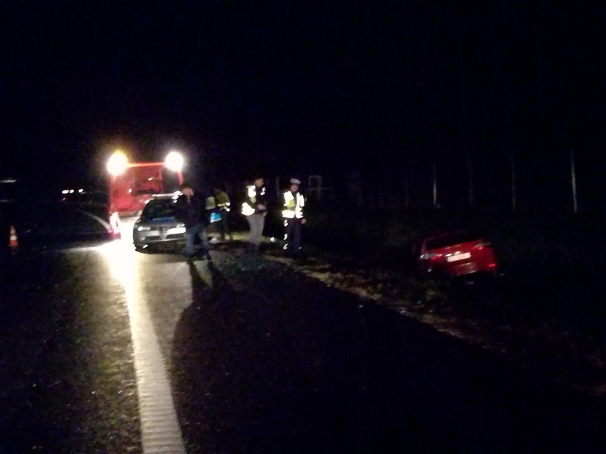 Rozbity radiowóz na A4 koło Tarnowa. Ranni policjanci