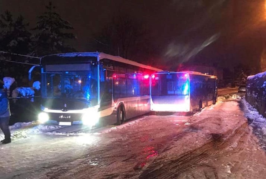 Dwa autobusy MPK zderzyły się pod Krakowem. Zablokowały ruch w gminie Wielka Wieś