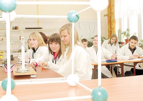 Dumą &#8222;piętnastki&#8221; jest m.in. nowoczesne laboratorium chemiczne