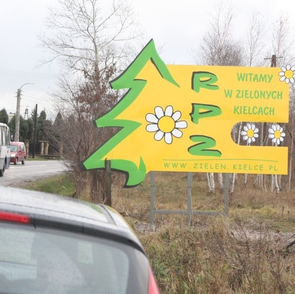 Taka tablica wita gości wjeżdżających do Kielc ulicą Sandomierską.