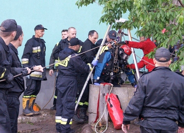 Jankielówka. Tragedia rodzinna. Studnia głębinowa pochłonęła trzy ofiary (zdjęcia)