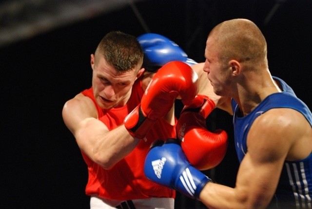 Fragment walki w wadze 81 kilogramów, w której Paweł Stępień (Polaka) zmierzył się z Igorem Kudrytskyim (Ukraina). Polak jednogłośnie zwyciężył w tym pojedynku. 