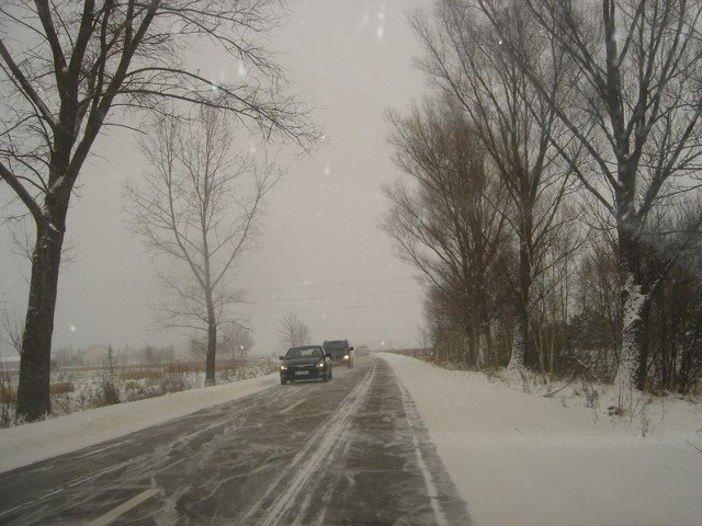 Droga z Łap do Białegostoku jest niebezpieczna i śliska. Łatwo tu o wypadek.