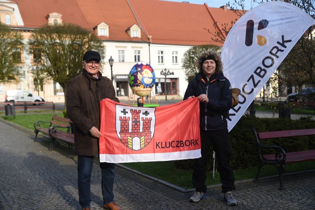 Bartosz Gubała wyruszył z kluczborskiego rynku do Santiago de Compostela.