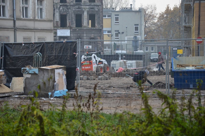 Wrocław: Spielberg skończył kręcić. Zburzyli stację metra i robią parking (ZDJĘCIA)