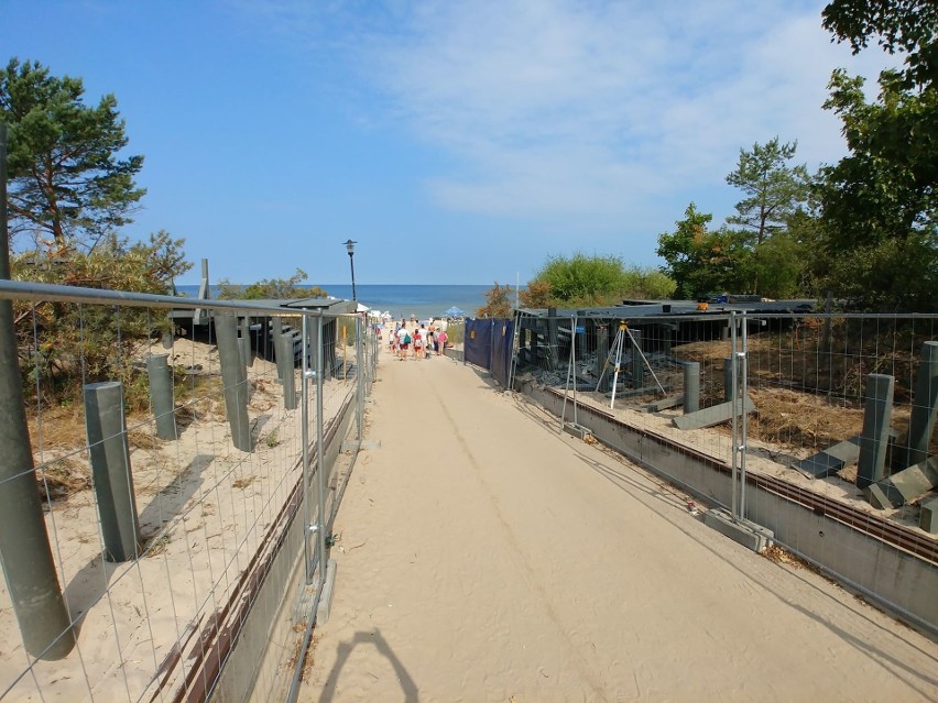 Okropny hałas na plaży w Międzyzdrojach. Turyści mają dość [ZDJĘCIA, WIDEO]