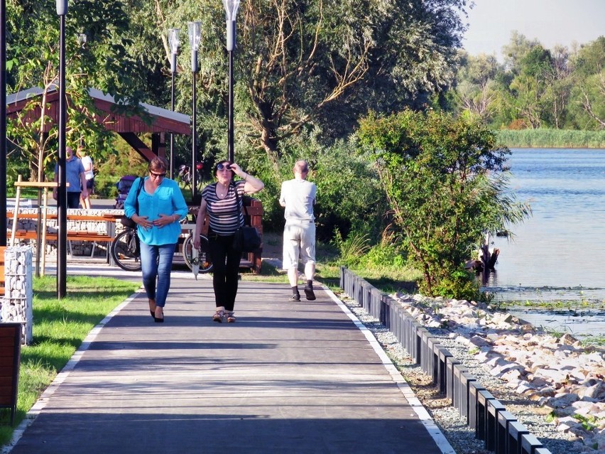 Jest nowy bulwar i przystań nad Odrą. To niedaleko Szczecina [ZDJĘCIA, FILM]