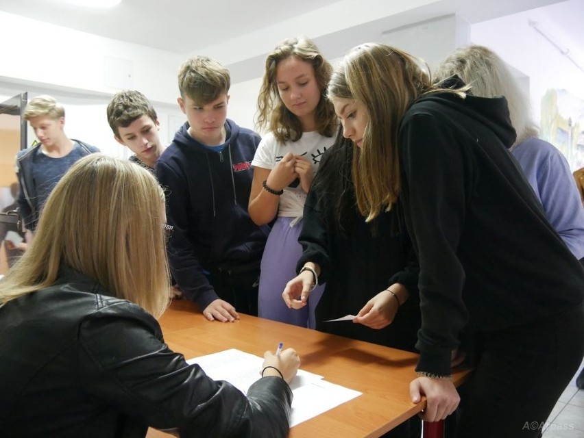 W szkole w Kozienicach wybory już się odbyły. Uczniowie wyłonili przewodniczącego samorządu szkolnego.