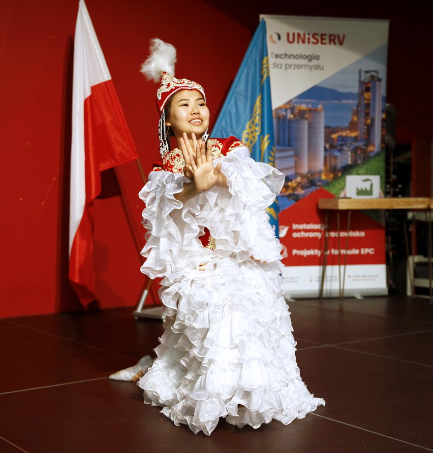 "Szła dzieweczka" po kazachsku. Kazachstan prezentował w Katowicach swoją kulturę ZDJĘCIA