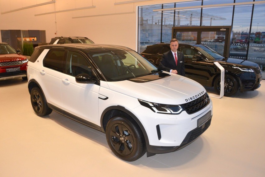 Luksusowy salon Jaguara i Land Rovera w Kielcach już otwarty. Można tu kupić auto nawet za... milion złotych   