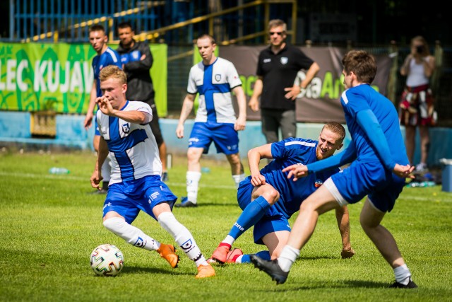 W meczu sparingowym Zawisza Bydgoszcz przegrał na wyjeździe z Unią Solec Kujawski 2:3 (1:2). Bramki dla Zawiszy zdobyli Adrian Brzeziński i Medard Dahms. Dwa gole dla Unii strzelił Sebastian Pacek, a jedną dodał Krystian Moranowski.Zawisza rozpoczął w składzie: Oczkowski, Witucki, Cielasiński, Orlicki, Czyżniewski, Brzeziński, Jaskólski, Sochań, Dahms, Żyliński, testowany oraz na zmiany wchodzili: Stypczyński, Jarząbek, Stoppel, Falkowski, Deresiewicz, Zniszczoł, Kozłowski, Piekuś, Straszewski, Wesołek.Przypomnijmy, że wcześniej zawiszanie zremisowali z Pomorzaninem Serock 0:0 i pokonali Pogoń Łobżenica 4:3.