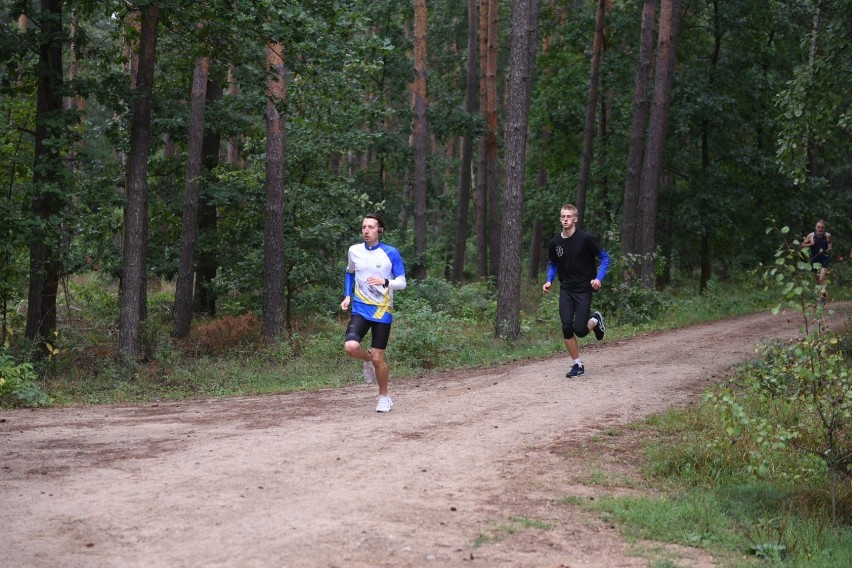 Sobotni poranek na sportowo. W lasku Na Skarpie odbył się 256 Parkrun [Zdjęcia]