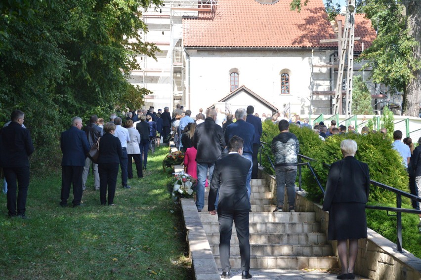 Stanisław Makola, przewodniczący Rady Gminy Gołcza, spoczął na cmentarzu w Wysocicach [ZDJĘCIA]