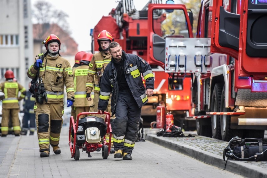 Pożar w Centrum Medycyny Nieinwazyjnej w UCK. Trwa oddymianie i ponowne sprawdzanie budynku