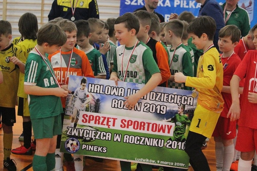 Chłopcy z Bielika Wierzbica wygrali wszystkie mecze