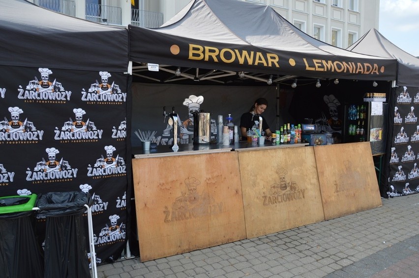 Węgierskie langosze, hiszpańskie churros i azjatyckie przysmaki. Wielki zlot food trucków w Stalowej Woli (ZDJĘCIA)