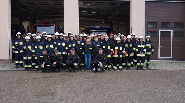 55 młodych adeptów pożarnictwa zaliczyło egzamin praktyczny, uzyskując certyfikat uprawniający do udziału w akcjach ratowniczych. 