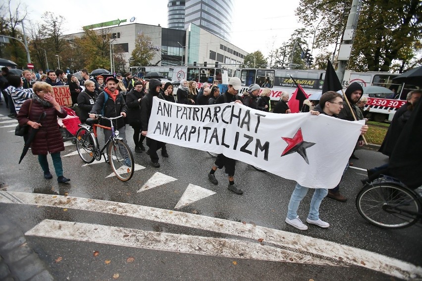 Czarny Wtorek we Wrocławiu. Marsz i protest w Rynku [ZDJĘCIA]