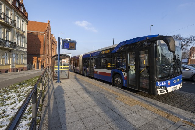 Zatoczka autobusowa przy rondzie Bernardyńskim, w której doszło do awantury