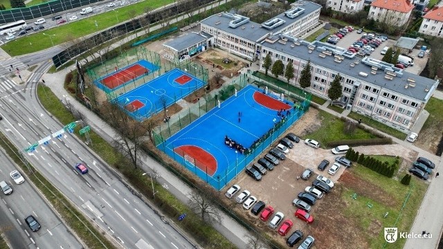 Do przewidzenia było to, że nowo wybudowane boiska przy Zespole Szkół Informatycznych w Kielcach, będą gorącym tematem podczas czwartkowej sesji Rady Miasta Kielce.