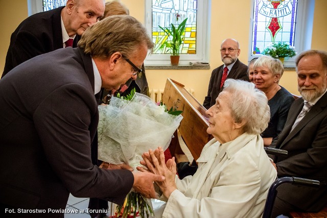 Pani Wanda Ruczyńska wróciła do Torunia w 1946 roku i zaczęła pracę w toruńskim magistracie jako księgowa.  Od 2008 roku, z uwagi na stan zdrowia, pani Wanda mieszka w Domu Pomocy Społecznej dla osób w podeszłym wieku w Wielkiej Nieszawce.