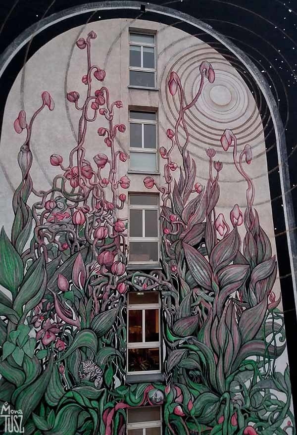 Mural Mony Tusz na ścianie katowickiego Urzędu Miasta.