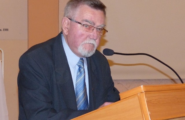Zenon Krzeszowski, były prezydent Starachowic uważa, że nowy podział miasta na okręgi to decyzja polityczna.