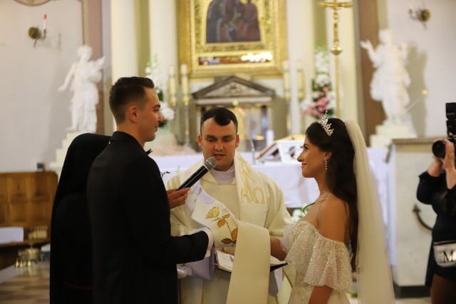 Maciej Bąbel ślubował miłość wybrance jego serca Ani. Zobacz zdjęcia z pięknej uroczystości >>>