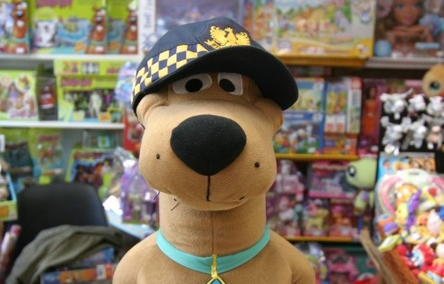 Może Scooby Doo wyjaśni zagadkę czapki strażnika miejskiego.