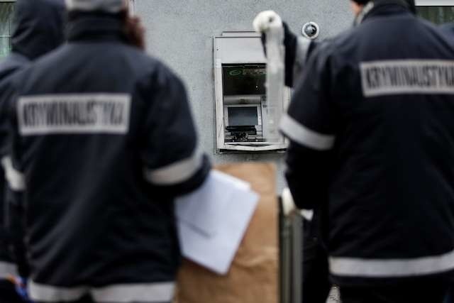 Okradziony bankomatBiałe Błota zniszczony bankomat na rogu ulic Czerska/Szubińska